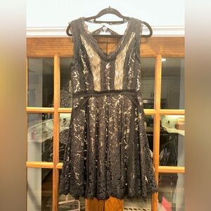 EUC Heartloom Size Large‎ Womens Elegant Black Lace Dress